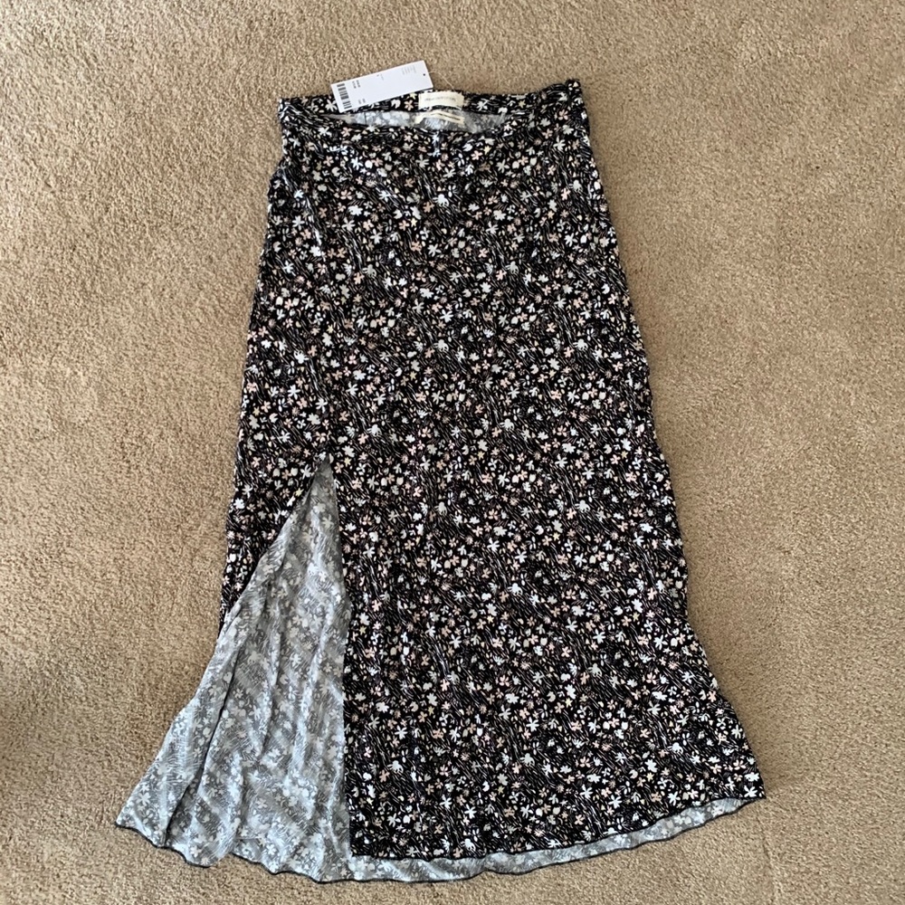 URBAN OUTFITTERS FLORAL MIDI SKIRT - Picture 1 of 3
